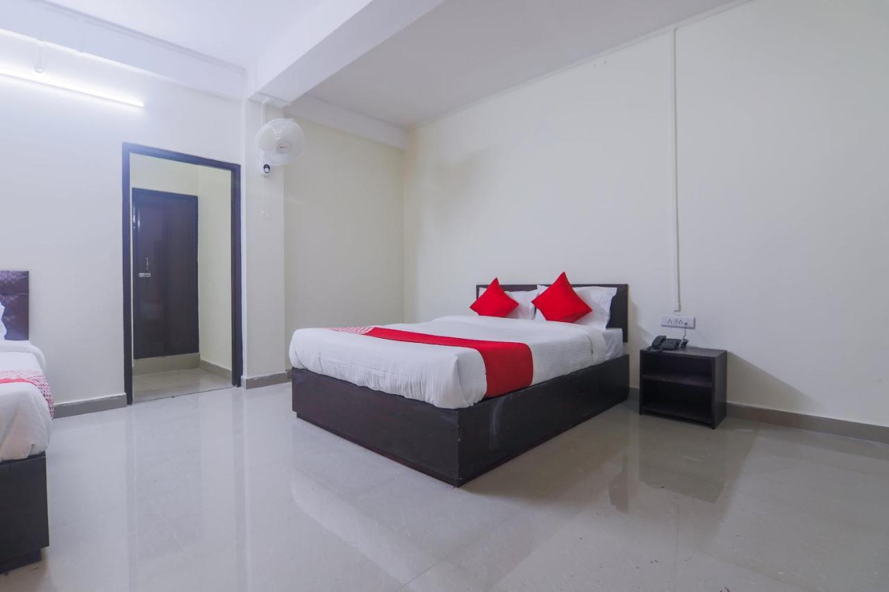 Oyo 18759 Nirvana Guest House 실롱 외부 사진